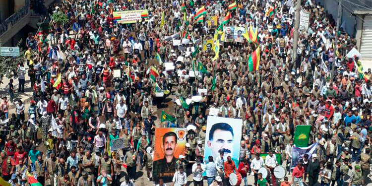 Demokratski konfederalizam: grassroots demokratija, oslobođenje žena i puna reprezentacija svih grupa u društvu organizovanom u sistem saveta.