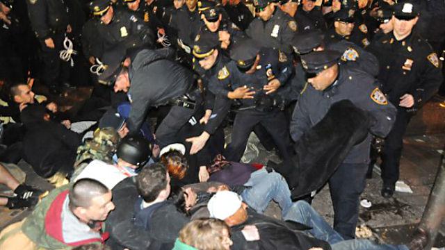 Murija izbacuje aktiviste iz kampa