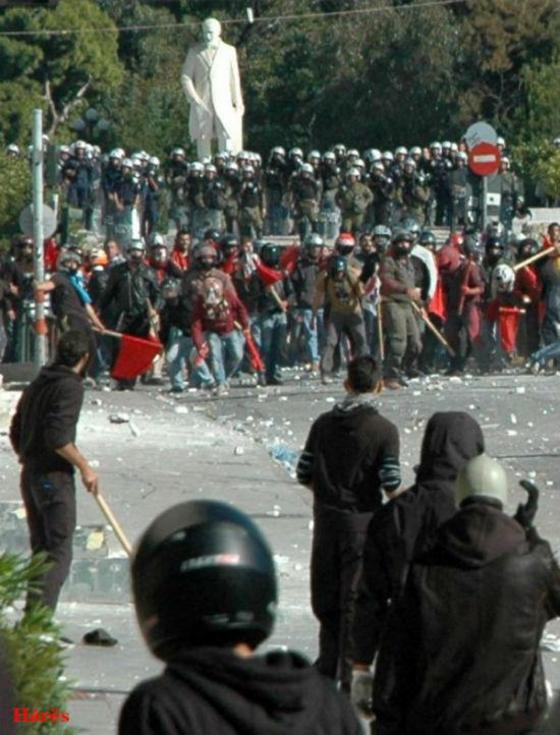 Aktivisti Grčke komunističke partije u sukobu sa pripadnicima crnog bloka